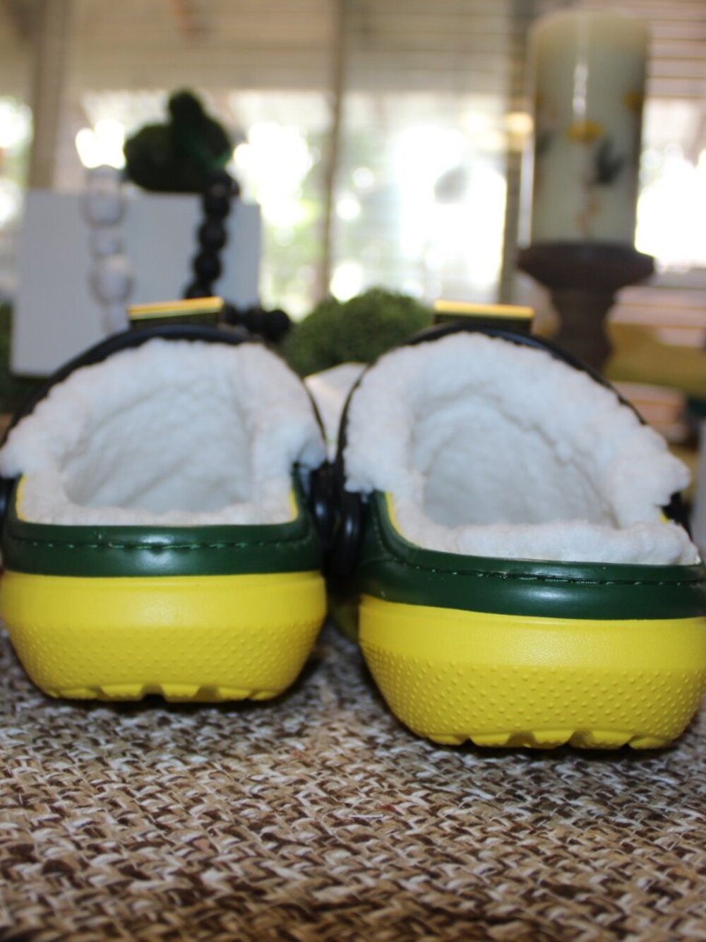 NWT Women's fur lined ELF Crocs women's size 10. SUPER CUTE AND FUN! - Picture 6 of 11
